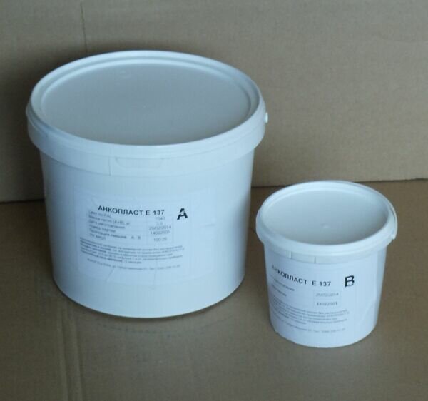 Анкопласт Е-137-епоксидний склад для міжшарової гідроізоляції і міцного склеювання шарів бетону. Наноситься по сухій або вологій основі. Колір сірий
