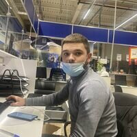 Продавец Олег Леваев