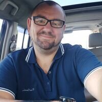 Продавец Сергей Гайдамака