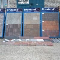 Продавець Максим Снігур