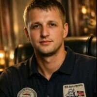 Продавец Арсен Кухарчук